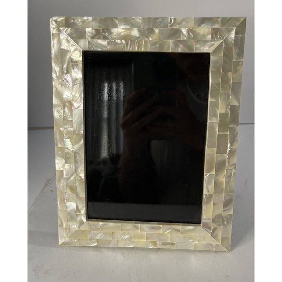 Philippines Mother-Of-Pearl Shades of Ivory Frame 9x7 - Picture 1 of 5